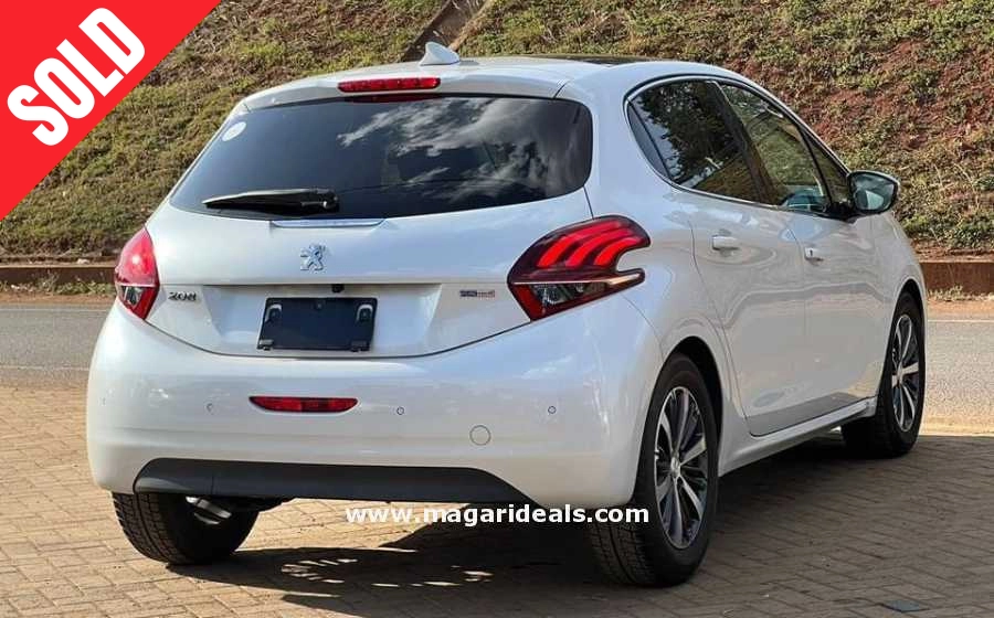 PEUGEOT 208 with MOONROOF for Sale | Best Buy