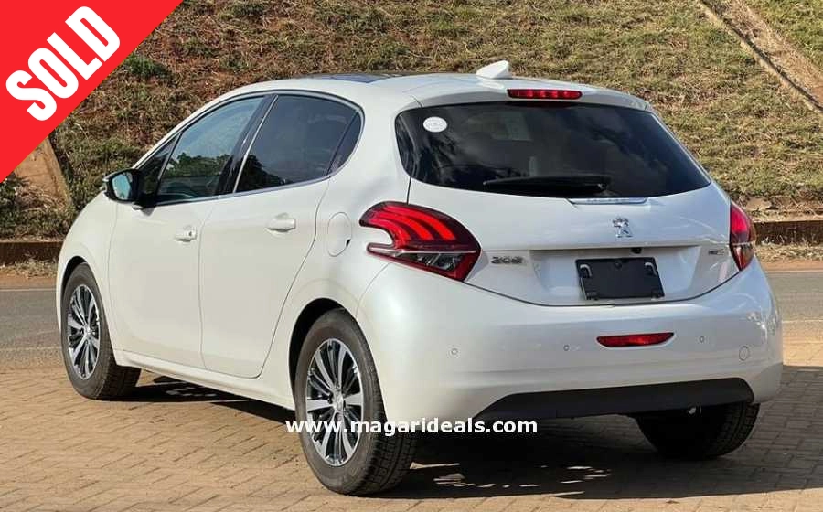 PEUGEOT 208 with MOONROOF for Sale | Best Buy