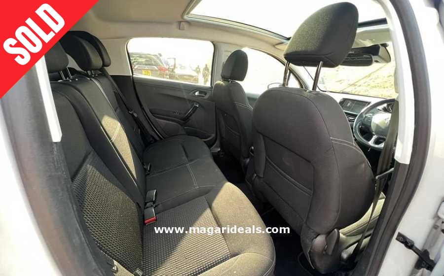 PEUGEOT 208 with MOONROOF for Sale | Best Buy