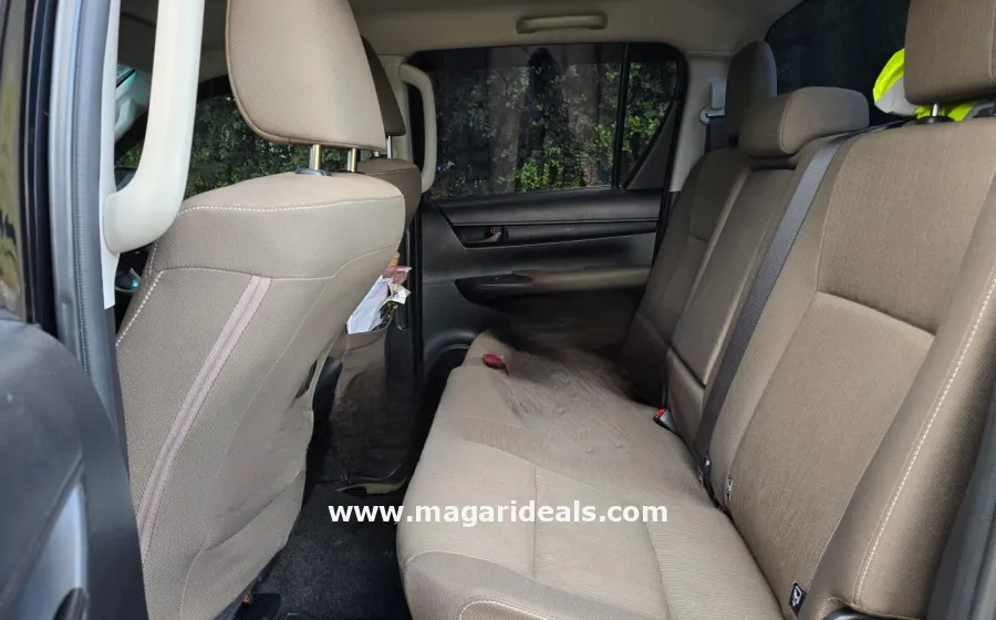 TOYOTA HILUX Revo Double Cab 2017 Manual in Kenya for Sale | Magari Deals